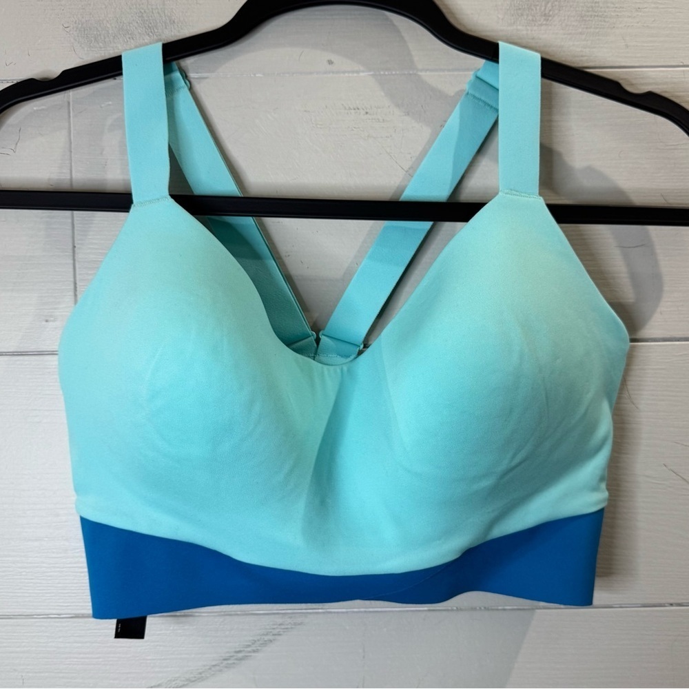 Victoria’s Secret | NWOT On Point Freedom Cloud Sport Bra Blue Small-DD